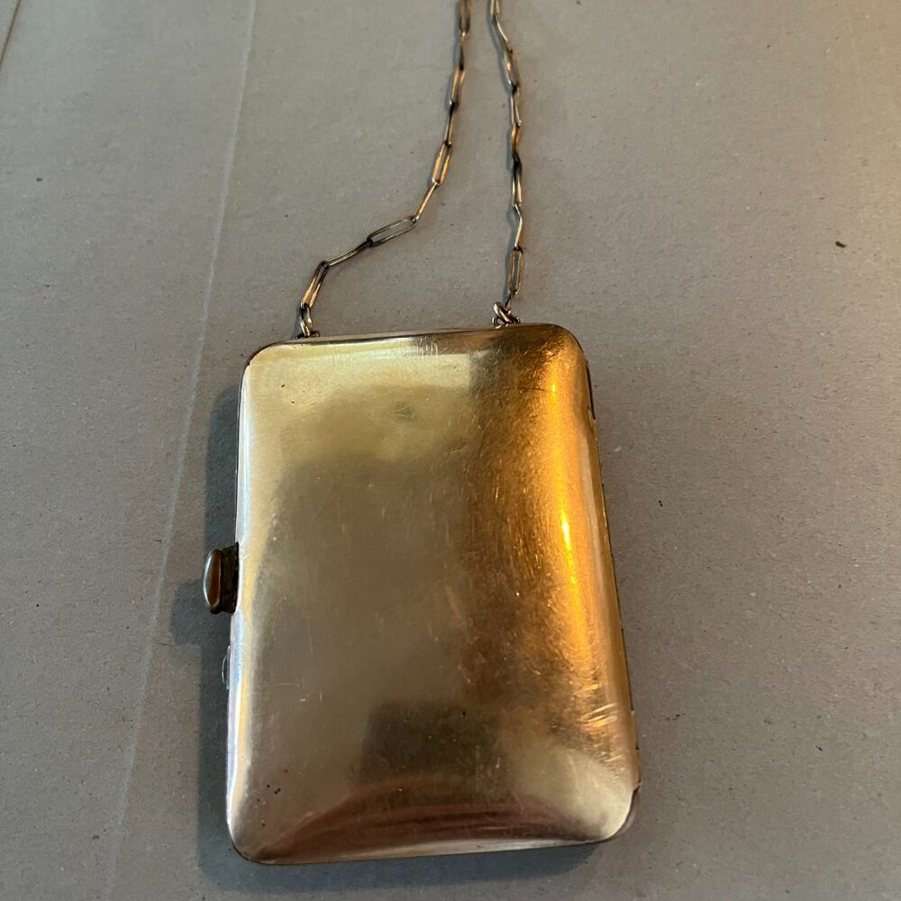 Vintage Art Nouveau "solid gold shell" miniature coin purse with attached chain - Picture 2 of 10